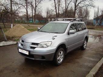 2004 Mitsubishi Airtrek Pictures