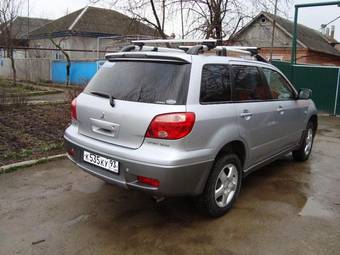 2004 Mitsubishi Airtrek Photos