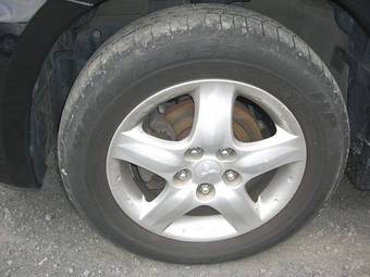 2004 Mitsubishi Airtrek Pictures