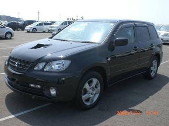 2004 Mitsubishi Airtrek Images