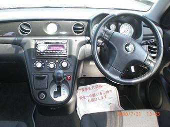 2004 Mitsubishi Airtrek Pictures