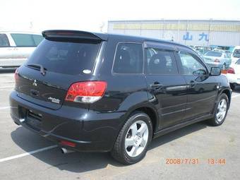 2004 Mitsubishi Airtrek Pictures