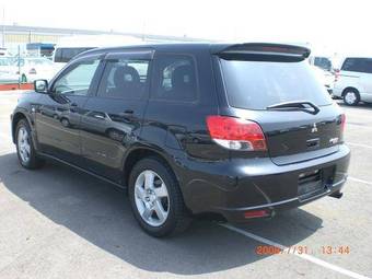 2004 Mitsubishi Airtrek Photos