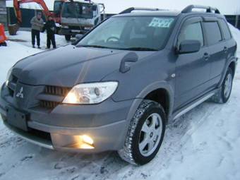 2004 Mitsubishi Airtrek Pictures