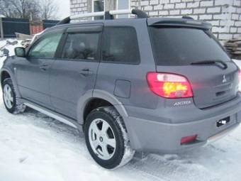 2004 Mitsubishi Airtrek Pictures