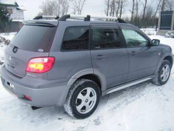 2004 Mitsubishi Airtrek Photos