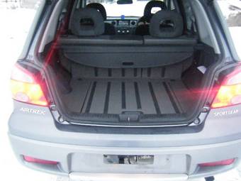 2004 Mitsubishi Airtrek Photos