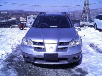 2004 Mitsubishi Airtrek Photos