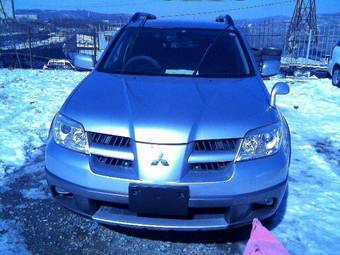 2004 Mitsubishi Airtrek Pictures