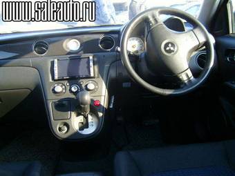 2004 Mitsubishi Airtrek Photos