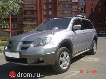 2004 Mitsubishi Airtrek Photos