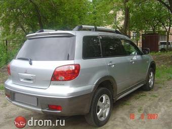 2004 Mitsubishi Airtrek Pictures