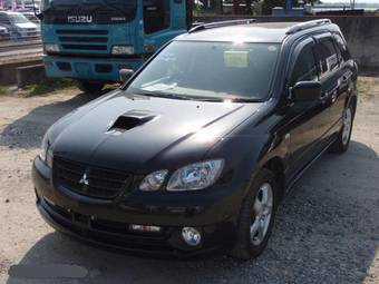 2004 Mitsubishi Airtrek Photos