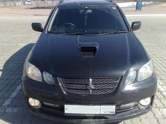 2004 Mitsubishi Airtrek Pictures