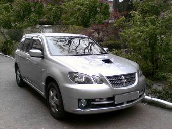 2004 Mitsubishi Airtrek Photos