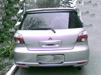 2004 Mitsubishi Airtrek Photos