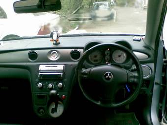 2004 Mitsubishi Airtrek Pics