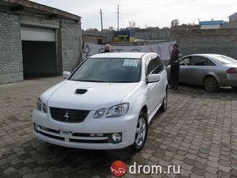 2004 Mitsubishi Airtrek Images