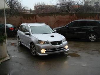 2004 Mitsubishi Airtrek Pictures