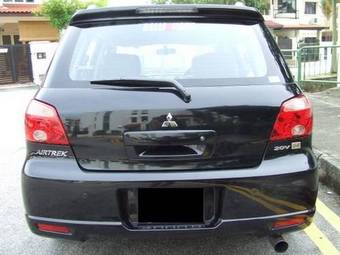 2004 Mitsubishi Airtrek Pictures