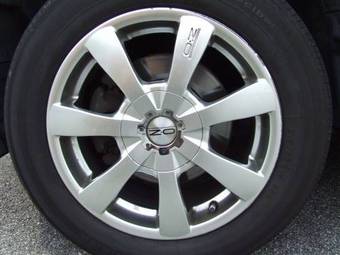 2004 Mitsubishi Airtrek Images