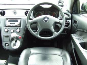2004 Mitsubishi Airtrek Pictures