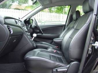 2004 Mitsubishi Airtrek Photos
