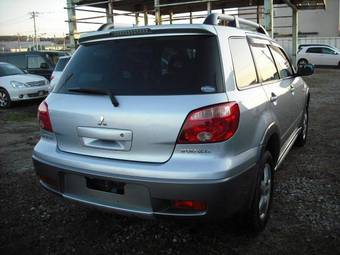 2004 Mitsubishi Airtrek Photos