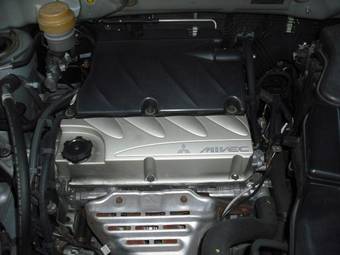 2004 Mitsubishi Airtrek Pictures
