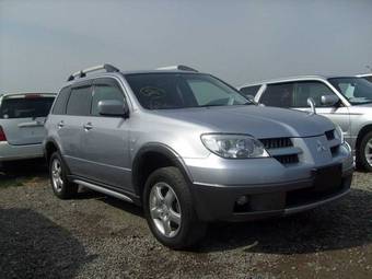 2004 Mitsubishi Airtrek Photos