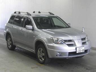 2004 Mitsubishi Airtrek Pictures