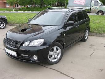 2004 Mitsubishi Airtrek Photos