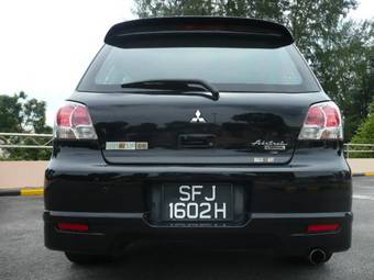 2004 Mitsubishi Airtrek Pictures