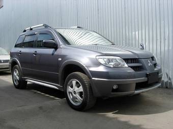 2004 Mitsubishi Airtrek Pictures