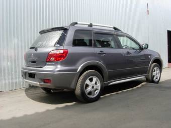 2004 Mitsubishi Airtrek Photos