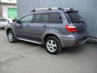 2004 Mitsubishi Airtrek Pictures