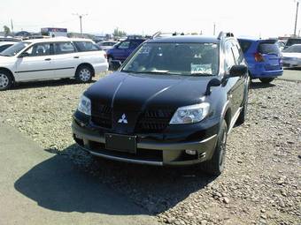 2004 Mitsubishi Airtrek Pictures