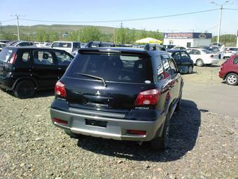 2004 Mitsubishi Airtrek Photos