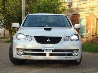 2004 Mitsubishi Airtrek Pics