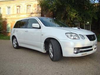 2004 Mitsubishi Airtrek Pictures