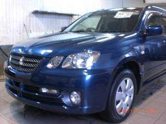 2004 Mitsubishi Airtrek Pictures