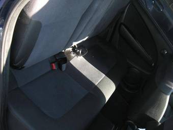 2004 Mitsubishi Airtrek Pictures