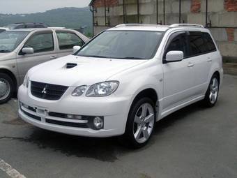 2004 Mitsubishi Airtrek Photos