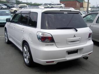 2004 Mitsubishi Airtrek Pictures