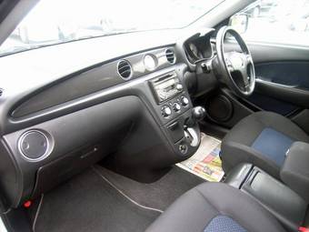 2004 Mitsubishi Airtrek Images