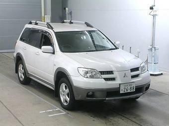 2004 Mitsubishi Airtrek Pictures