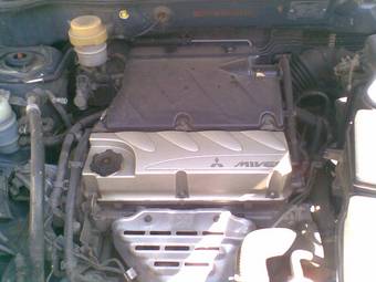 2004 Mitsubishi Airtrek Pictures