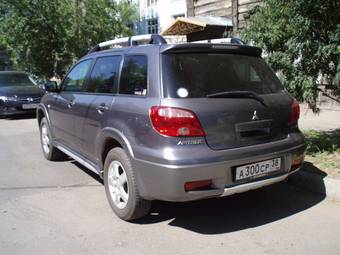 2004 Mitsubishi Airtrek Pictures