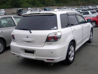 2004 Mitsubishi Airtrek Photos