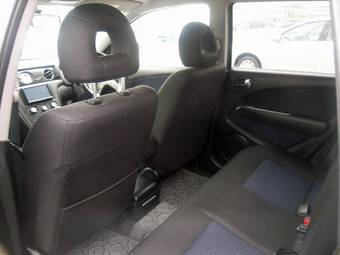 2004 Mitsubishi Airtrek Photos